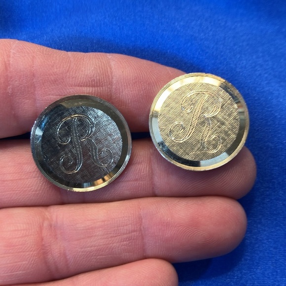 “R” engraved Gold colored Men's Cufflinks - Picture 8 of 10